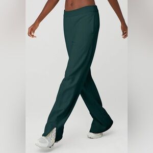 ALO Yoga High Waist Free Time Straight Leg Sweatpant in Midnight Green - XS